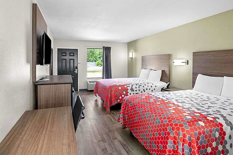 Econo Lodge Inn & Suites