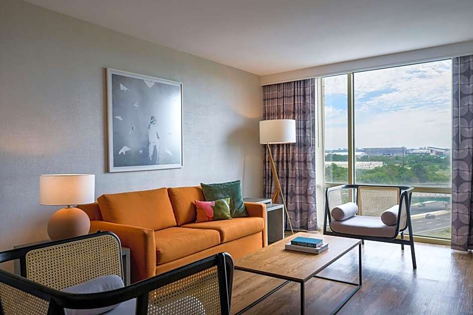 Renaissance by Marriott Meadowlands Hotel