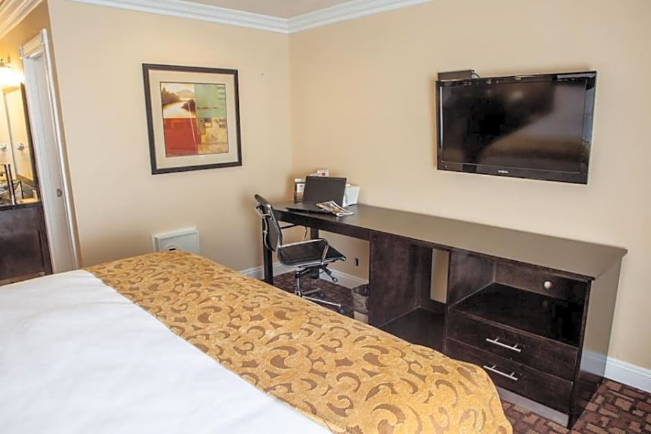 Marinwood Inn & Suites