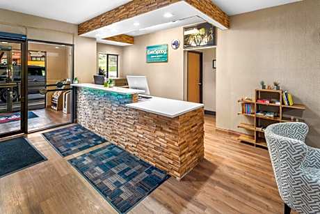 EverSpring Inn & Suites