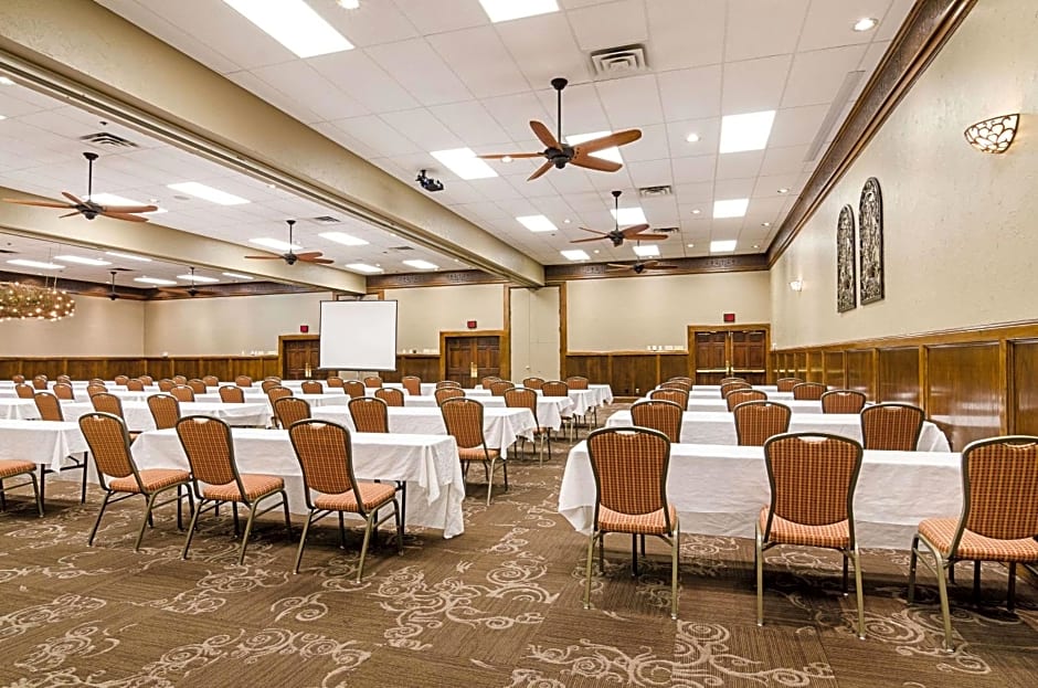 Clarion Inn Garden City