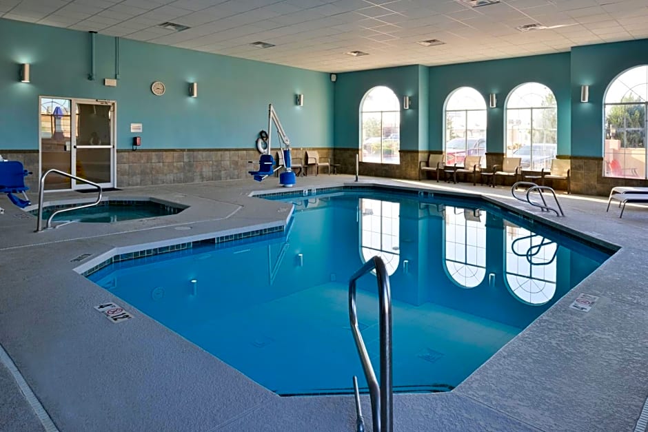 Holiday Inn Express Hotel & Suites Farmington