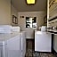 Hilltop Inn & Suites