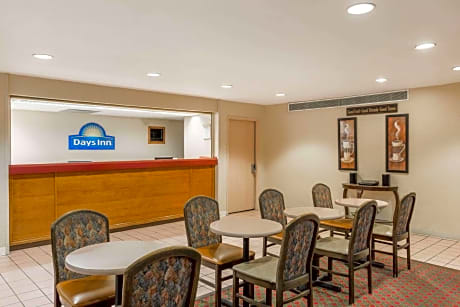 Days Inn by Wyndham Des Moines-West Clive