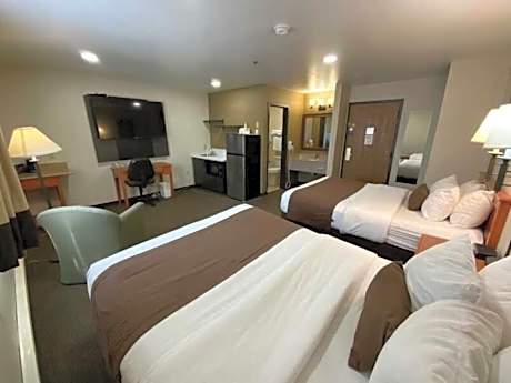 Deluxe Queen Room with Two Queen Beds - Non-Smoking