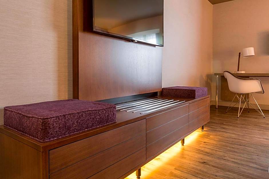 The Del Monte Lodge Renaissance by Marriott Rochester Hotel & Spa