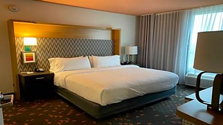 1 Bedroom Suite Mobility Accessible Tub