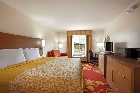 Studio King Suite - Accessible/Non-Smoking