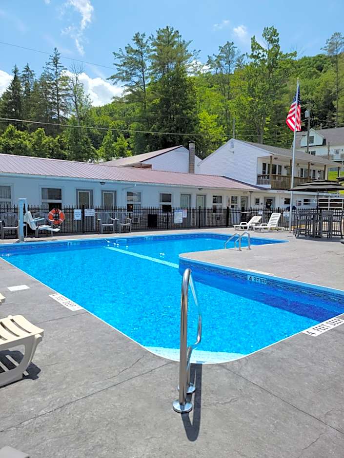 Lake 'N Pines Motel