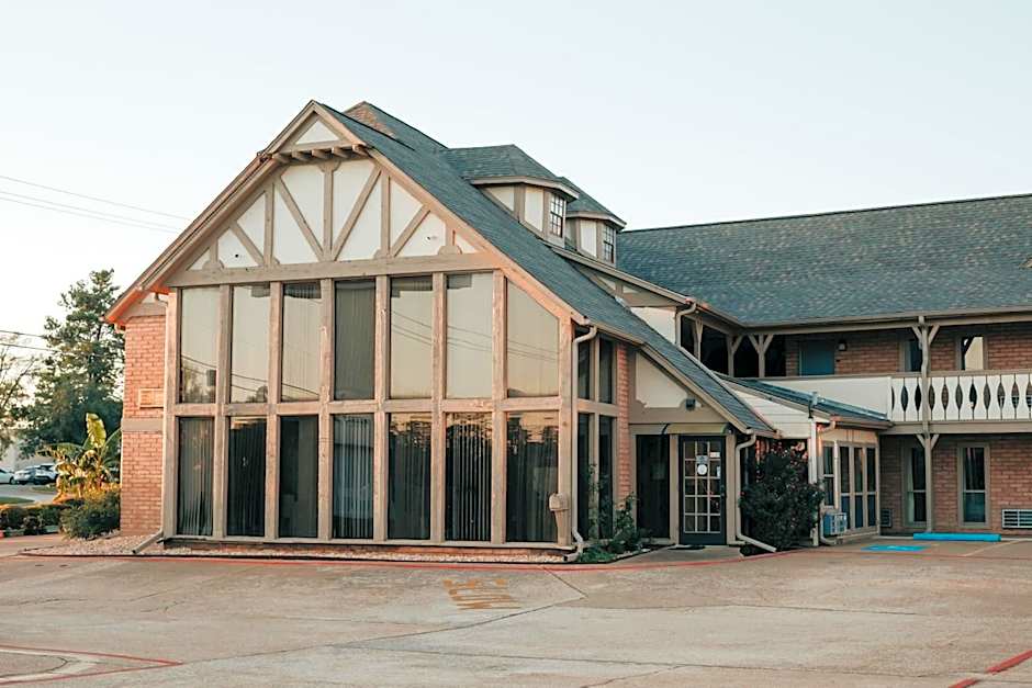 Victorian Inn & Suites