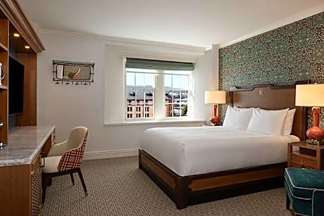 1 Queen Bed Junior Suite