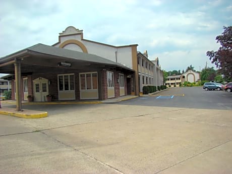ADERI HOTEL BUCKNELL UNIVERSITY