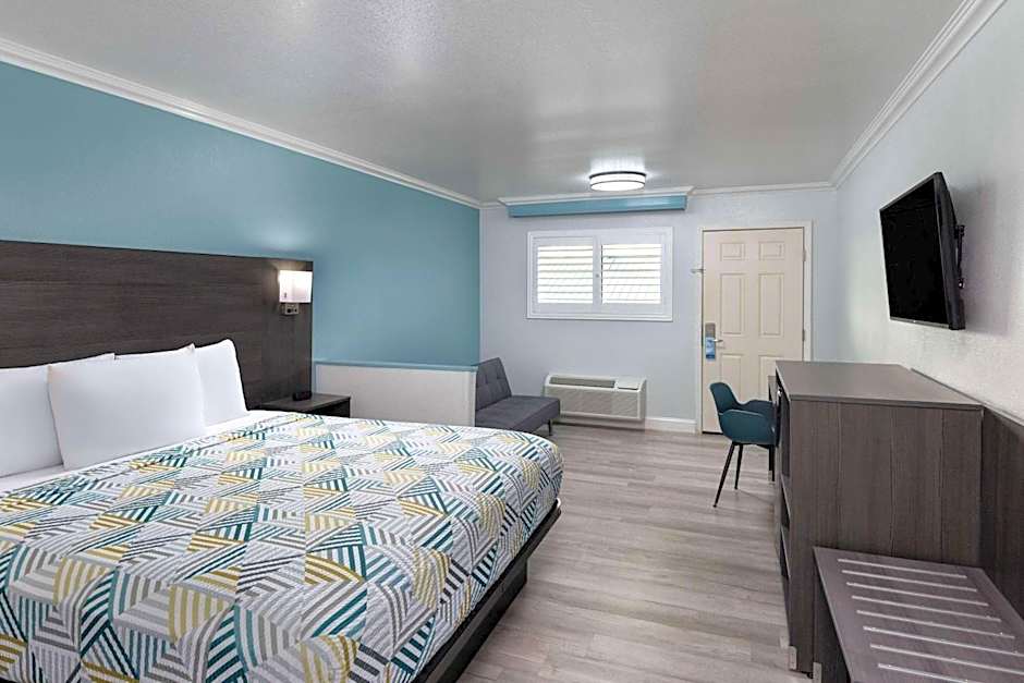 Travelodge by Wyndham Lemoore Near Naval Air Station