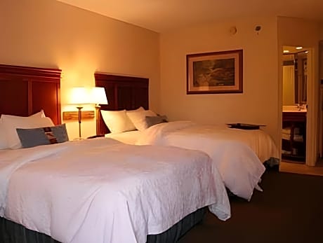 2 Double Beds