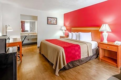 1 Queen Bed, Smoking