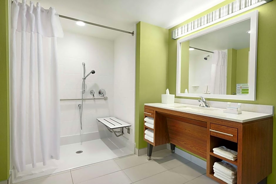 Home2 Suites by Hilton Milwaukee Airport