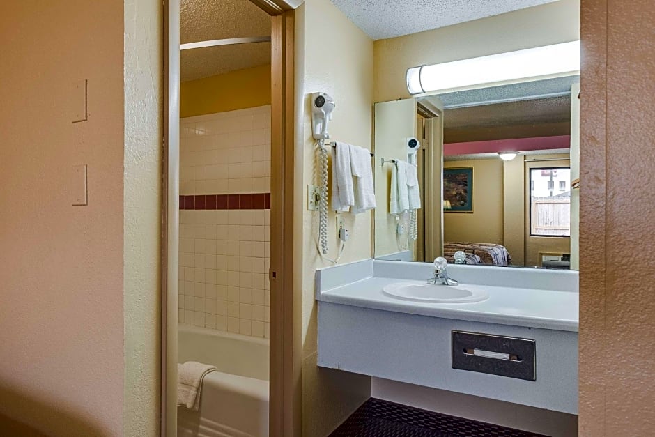 Travelers Inn Midwest City