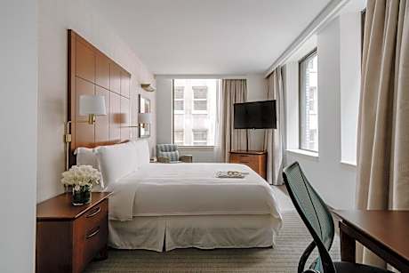 CLUB QUARTERS HOTEL, CENTRAL LOOP