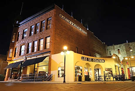 Martin & Mason Hotel