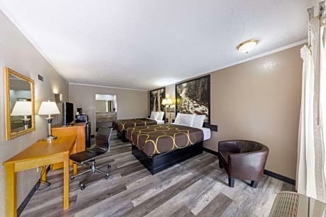 Queen Room with Two Queen Beds - Smoking