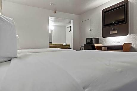 Deluxe Queen Room with Two Queen Beds