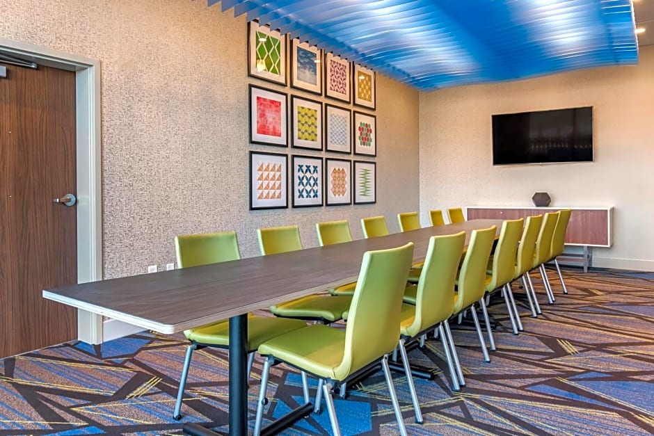 Holiday Inn Express & Suites - Carlisle Southwest I-81