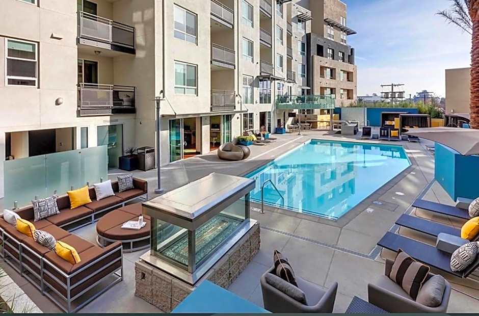 Luxury Residence Loft 3 Beds with Pool and Gym