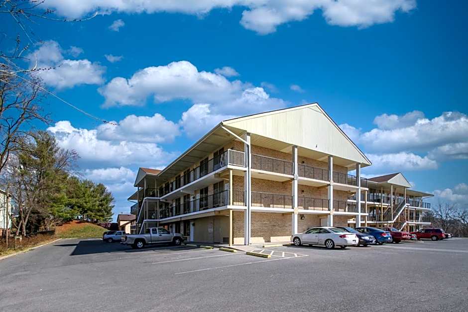 APM Inn and Suites