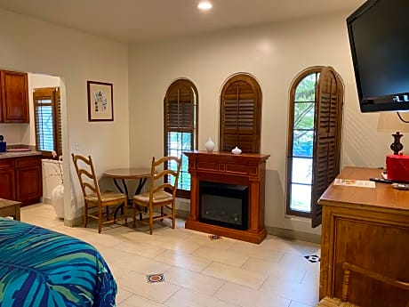 Deluxe King Suite
