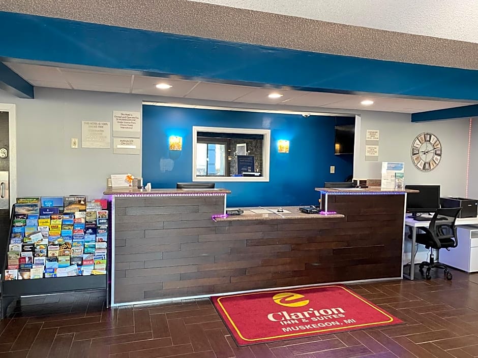 Days Inn & Suites by Wyndham Norton Shores/Muskegon