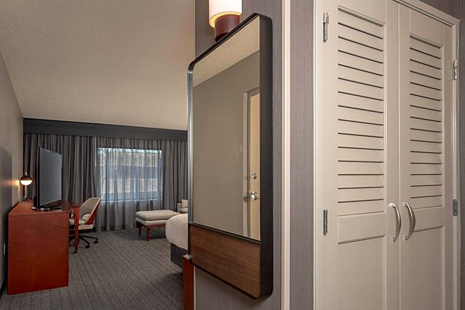 Courtyard by Marriott Frederick