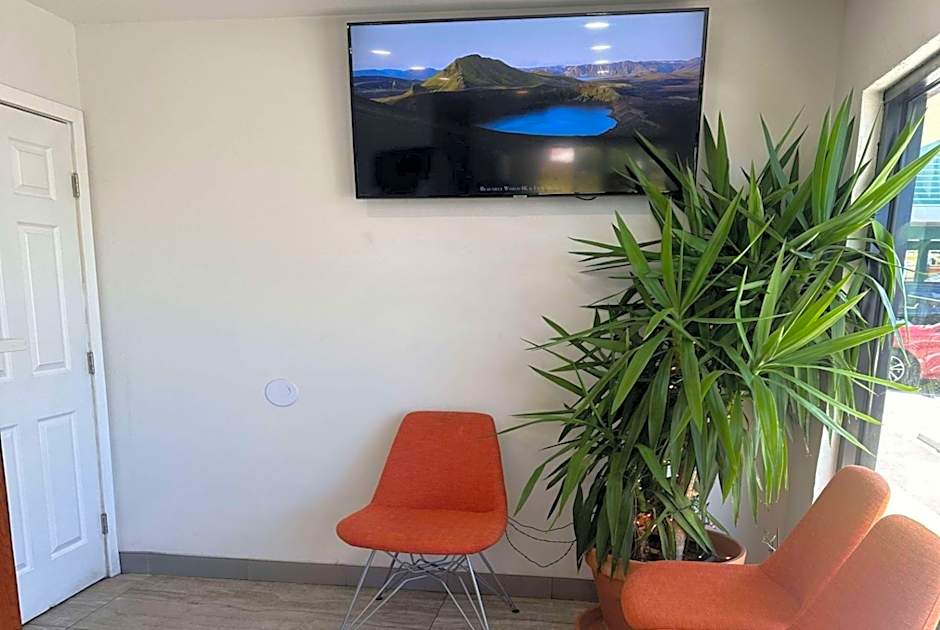 Super 8 by Wyndham Oceanside Downtown