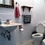 Macaw Guest House