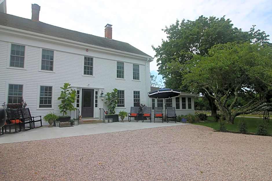 Shelter Harbor Inn
