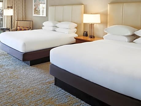 2 Queen Beds