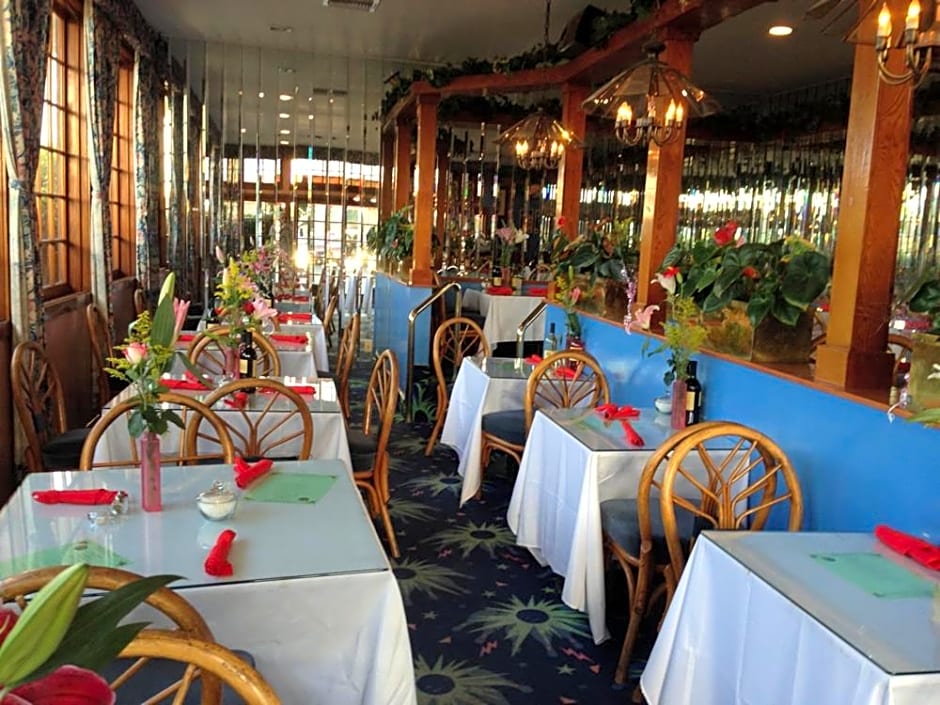 Tradewinds Airport Hotel