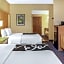 La Quinta Inn & Suites by Wyndham Naples Downtown