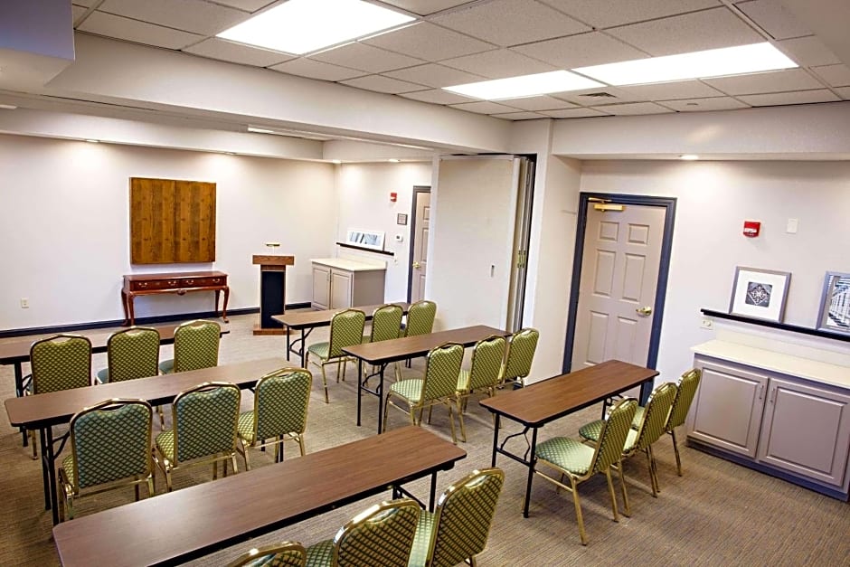Country Inn & Suites by Radisson, Harrisburg West Mechanicsburg