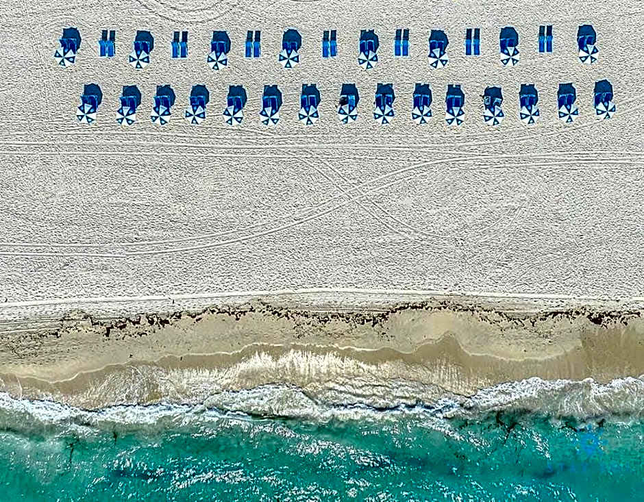 Spectacular View wBalcony Pool