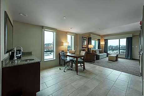 Queen Room with Two Queen Beds Accessible with Bathtub