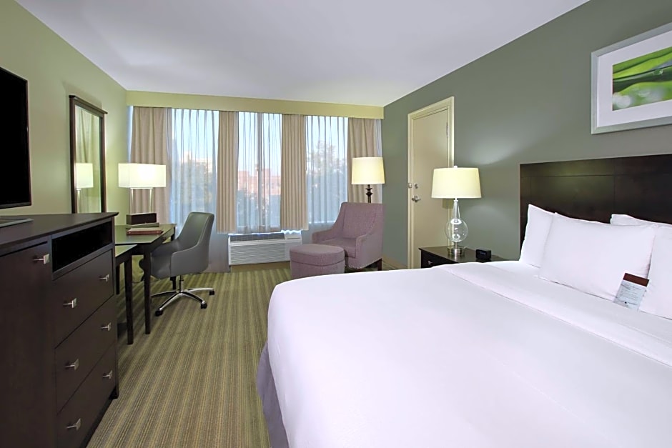 DoubleTree By Hilton Newark