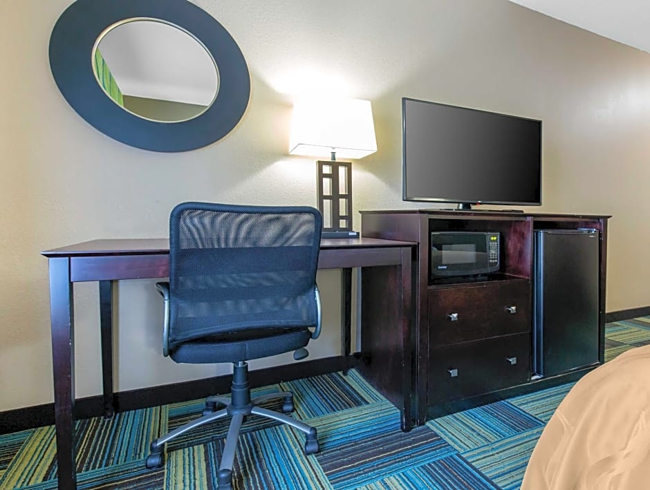 Quality Inn & Suites Arnold