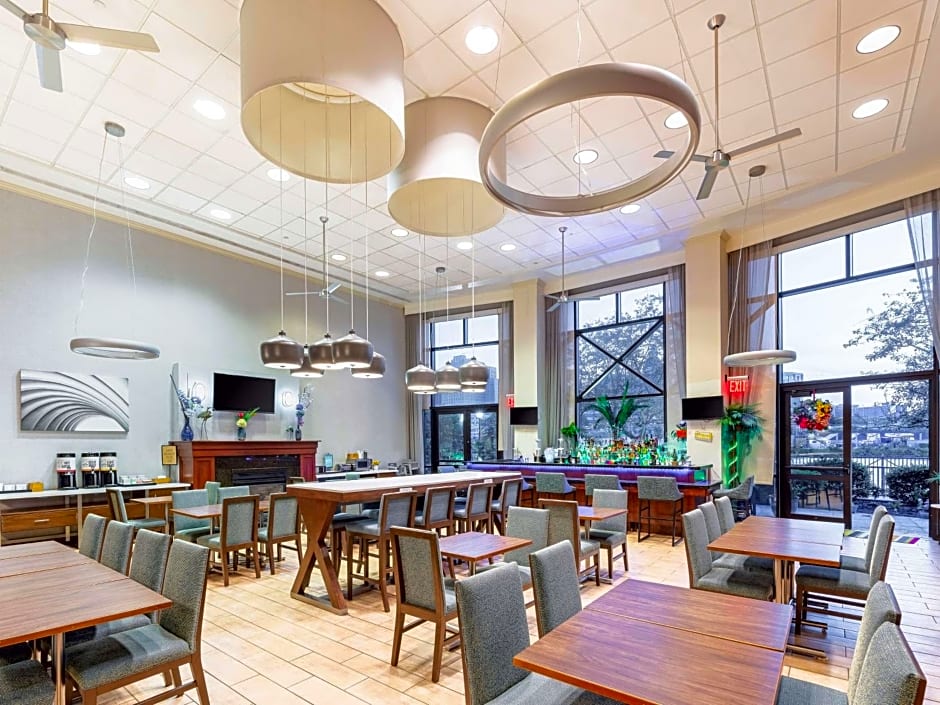 Hampton Inn By Hilton & Suites Newark-Harrison-Riverwalk