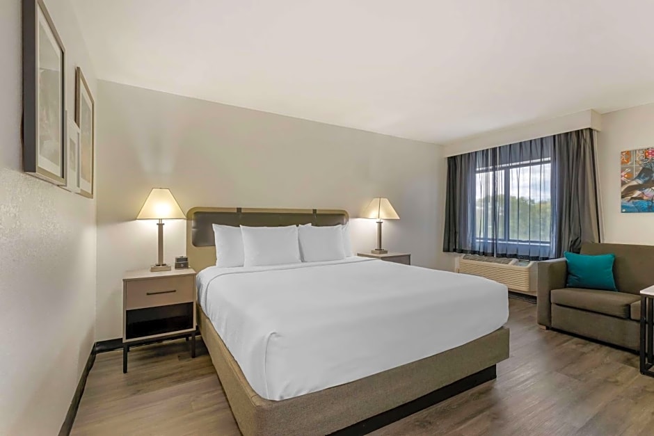 La Quinta Inn & Suites by Wyndham Des Moines West Clive