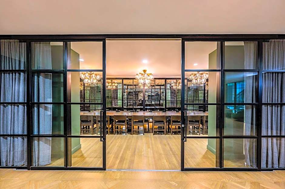 Hotel Fort Des Moines, Curio Collection by Hilton