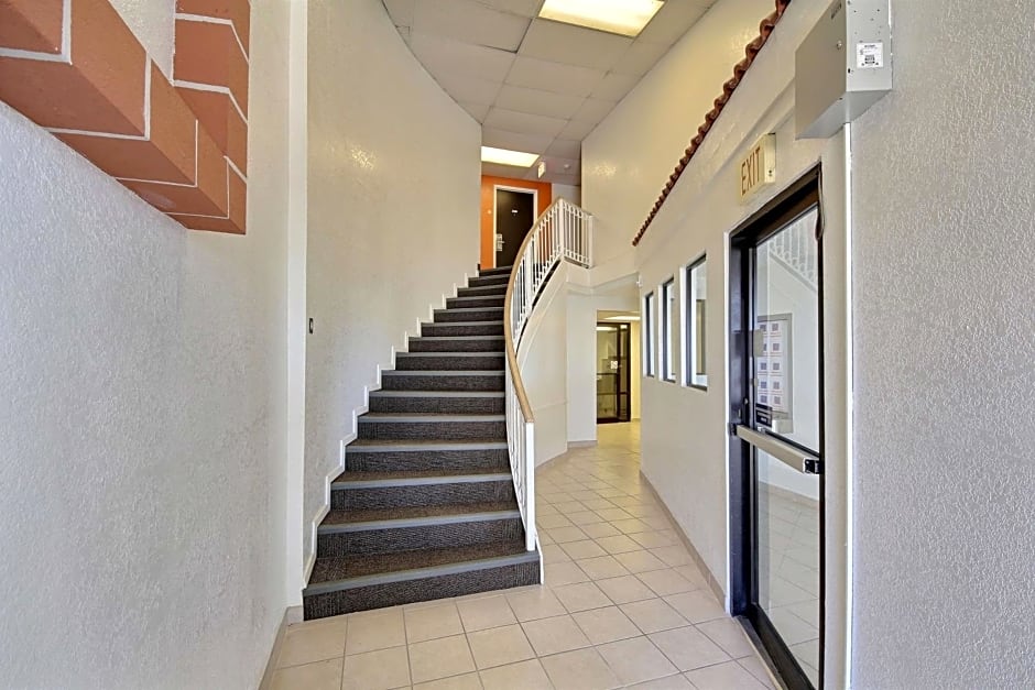 Motel 6-Laredo, TX - North I-35