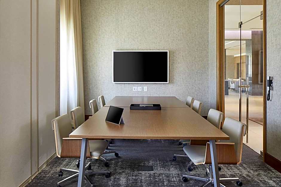 AC Hotel by Marriott Atlanta Airport Gateway