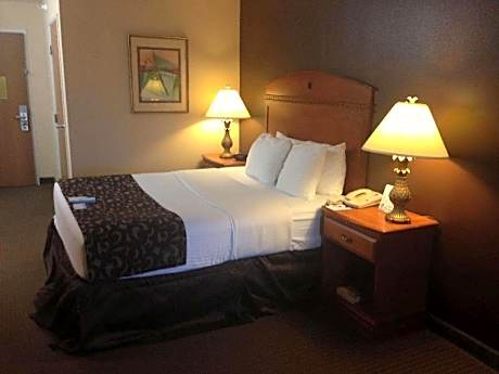 1 Queen Bed, Non-Smoking, Wireless High-Speed Internet, Jacuzzi, Full Breakfast
