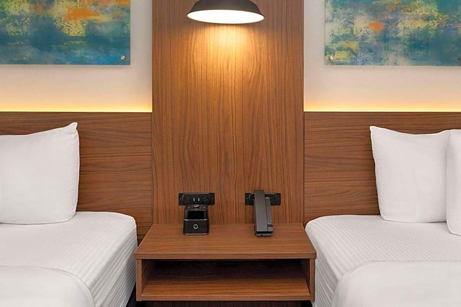 La Quinta Inn & Suites by Wyndham Angleton