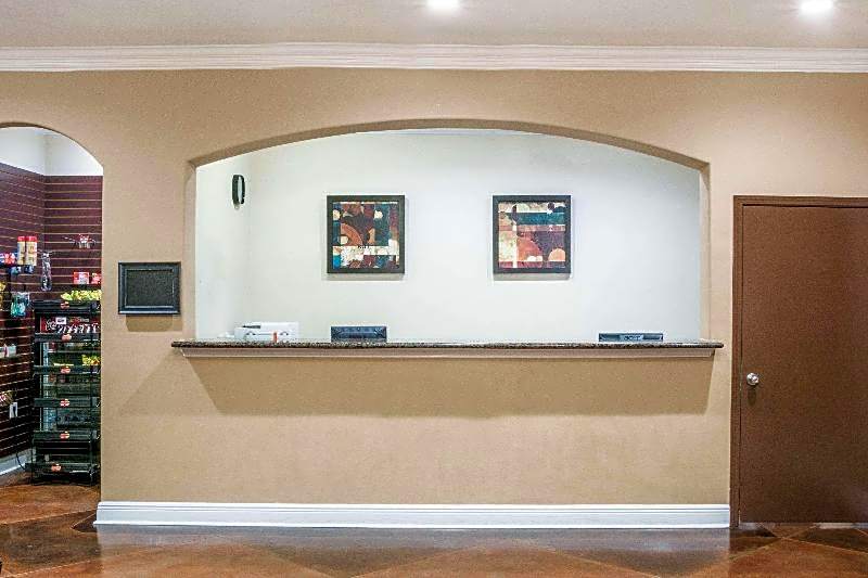 Super 8 by Wyndham Beaumont